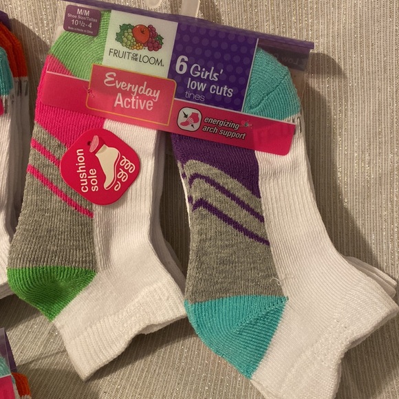 Lot of 18 pairs FRUIT OF THE LOOM Girls  ankles socks M shoe size 10 1/2 - 4 - Picture 4 of 10